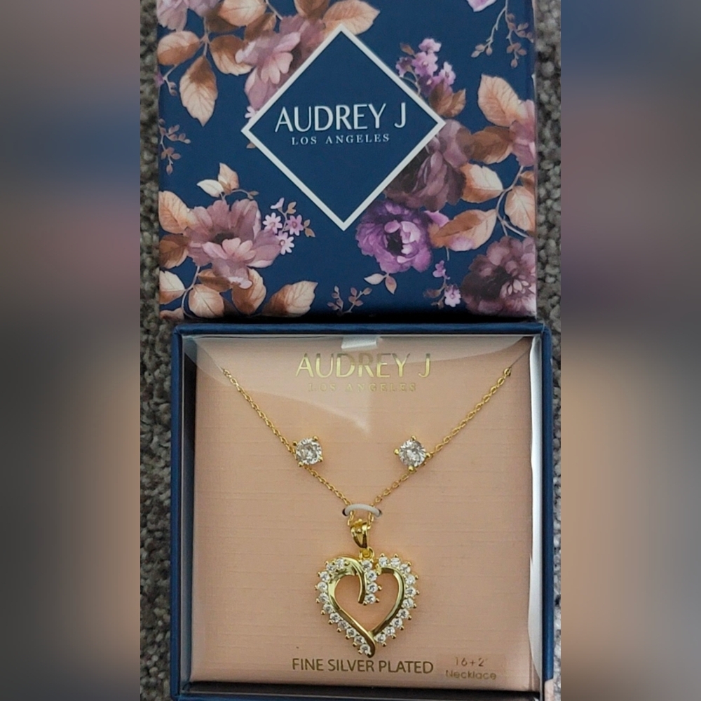 AUDREY J. Heart Necklace and Stud Earring Set